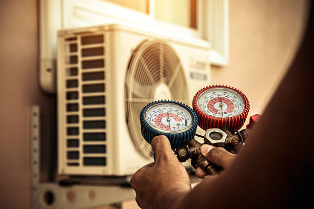 Professional Hvac technician working in Strasburg, VA